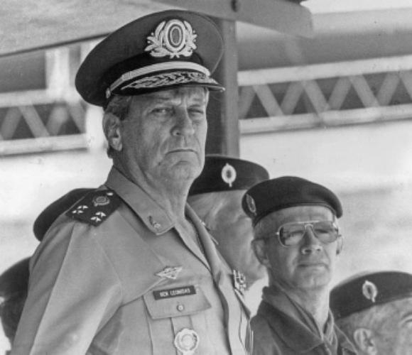 Ministro do Exército no governo Sarney (1985-1990), general Leônidas Pires Gonçalves - que faleceu em junho deste ano - afirmou ao jornalista Lucas Figueiredo, em entrevista para o livro, que documentos secretos da ditadura militar 