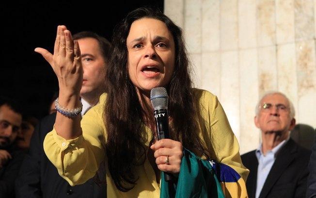Advogada que pediu impeachment diz que viralizou porque enfrentou o ex-presidente Lula 