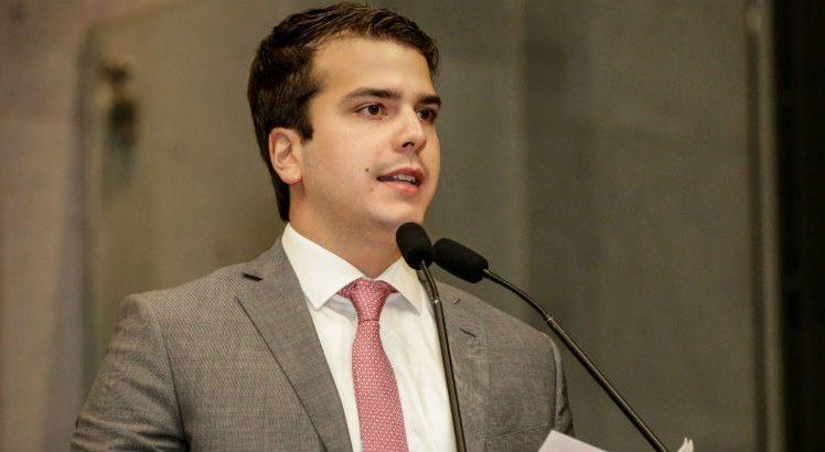 'João Campos disse que votaria 10 vezes contra a Reforma da Previdência e agora faz ajustes ainda mais amplos no Recife', diz líder da oposição na Alepe