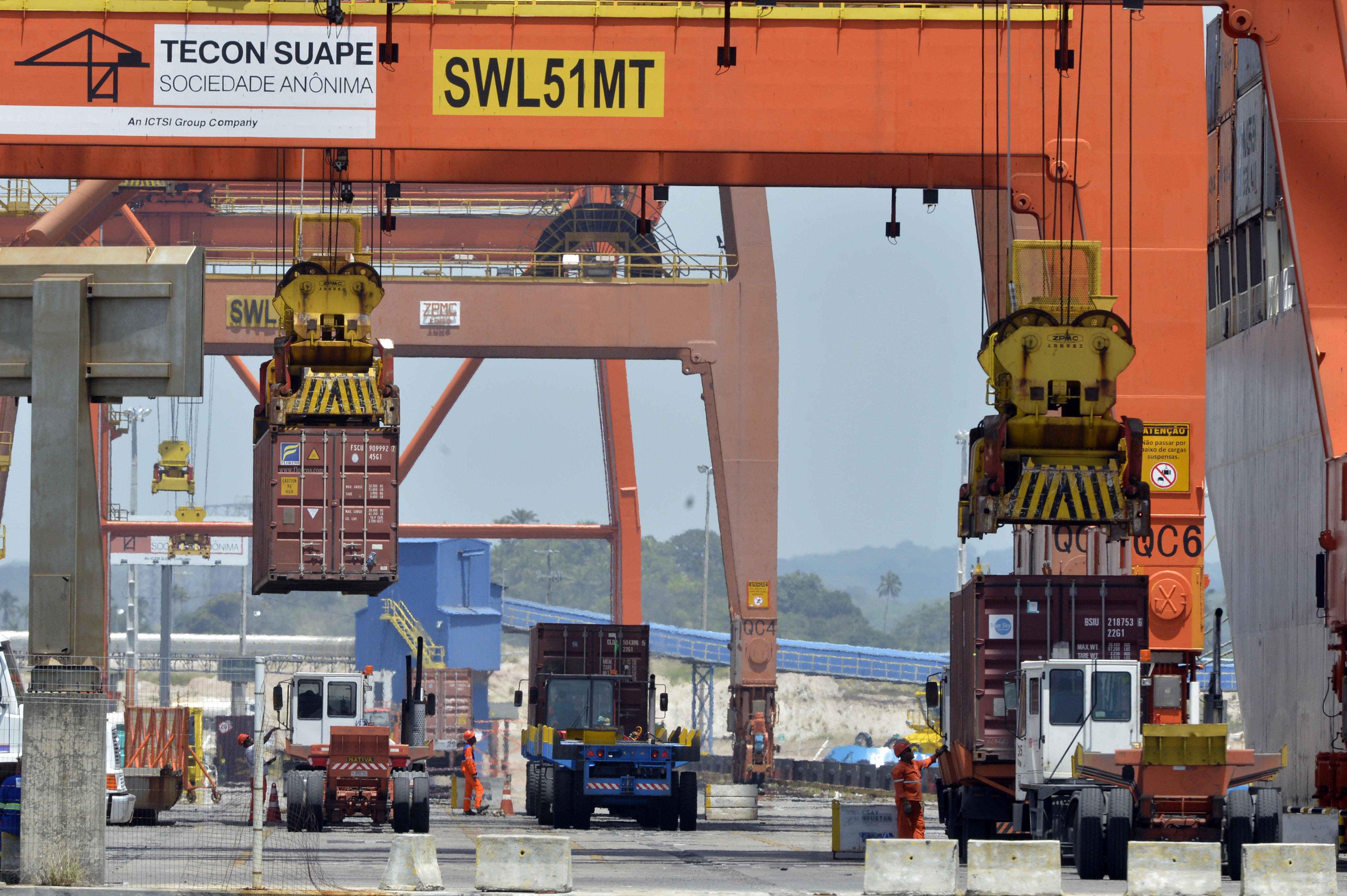 Operação no Porto de Suape. Terminal de containers.
Suape (PE) 15.10.2014 - Foto: José Paulo Lacerda *** Local Caption *** Porto de Suape