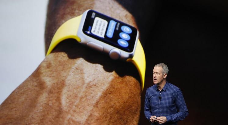 COO da Apple, Jeff Williams, apresenta o Apple Watch Series 2. Foto: Stephen Lam/Getty Images/AFP