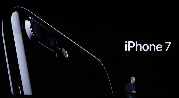 SAN FRANCISCO, CA - SEPTEMBER 07: Apple CEO Tim Cook announces the new Apple iPhone 7 during a launch event on September 7, 2016 in San Francisco, California. Apple Inc. is expected to unveil latest iterations of its smart phone, forecasted to be the iPhone 7. The tech giant is also rumored to be planning to announce an update to its Apple Watch wearable device.   Stephen Lam/Getty Images/AFP