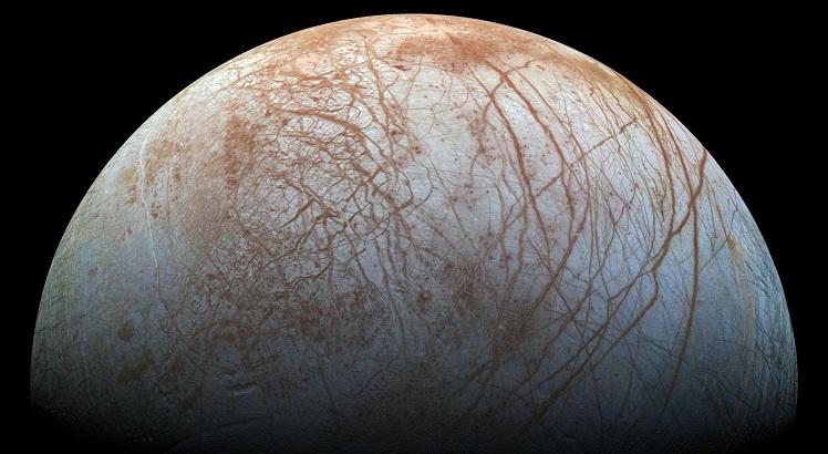 (FILES) This NASA file photo from November 22, 2014 shows a global color view of the surface of Jupiter's icy moon Europa in this color view, made from images taken by NASA's Galileo spacecraft in the late 1990s. NASA on September 26, 2016 at a news conference at 2 pm (1800 GMT) Monday featuring Paul Hertz, NASA's director of astrophysics, and William Sparks, an astronomer with the Space Telescope Science Institute in Baltimore, is expected to announce results from a unique Europa observing campaign that resulted in surprising evidence of activity that may be related to the presence of a subsurface ocean. - RESTRICTED TO EDITORIAL USE - MANDATORY CREDIT "AFP PHOTO / NASA/JPL-CALTECH/SETI INSTITUTE" - NO MARKETING - NO ADVERTISING CAMPAIGNS - DISTRIBUTED AS A SERVICE TO CLIENTS / AFP / NASA/JPL-Caltech/SETI Institute / Handout / RESTRICTED TO EDITORIAL USE - MANDATORY CREDIT "AFP PHOTO / NASA/JPL-CALTECH/SETI INSTITUTE" - NO MARKETING - NO ADVERTISING CAMPAIGNS - DISTRIBUTED AS A SERVICE TO CLIENTS