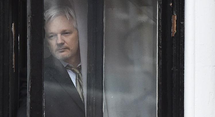 Julian Assange não pode deixar o prédio da embaixada da Venezuela,el Londres, por motivos de segurança.  AFP PHOTO / BEN STANSALL