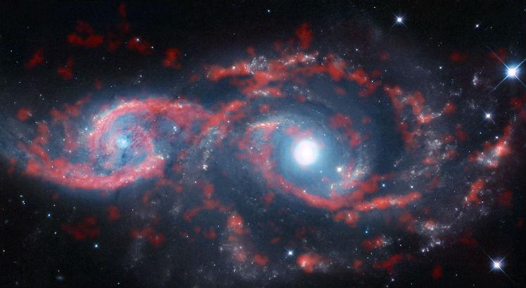 Foto: M. Kaufman; B. Saxton (NRAO/AUI/NSF); ALMA (ESO/NAOJ/NRAO); NASA/ESA Hubble Space Telescope