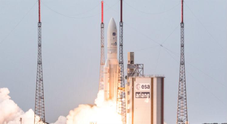 Foguete colocou em órbita os satélites brasileiro Embratel Star One e japonês Sky Perfect JSAT. Foto: Jody Amiet / AFP