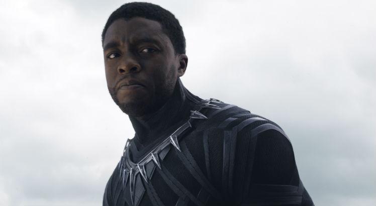 Chadwick Boseman como o Pantera Negra, em Capitão América: Guerra Civil