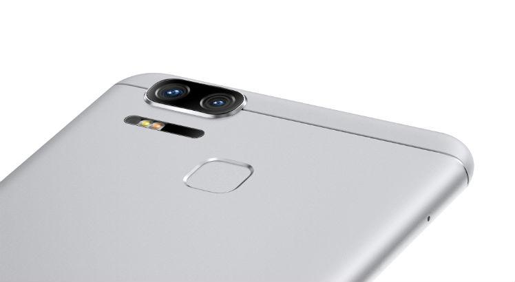 Detalhe da câmera dupla do Zenfone 3 Zoom