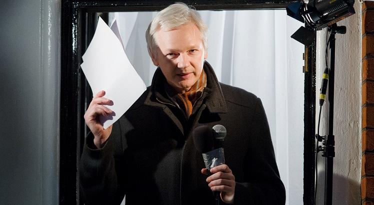 Julian Assange, fundador do Wikileaks. AFP PHOTO / Leon NEAL