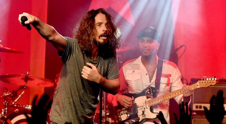 Chris Cornell em show com o Prophets of Rage and Friends. AFP / GETTY IMAGES NORTH AMERICA / KEVIN WINTER