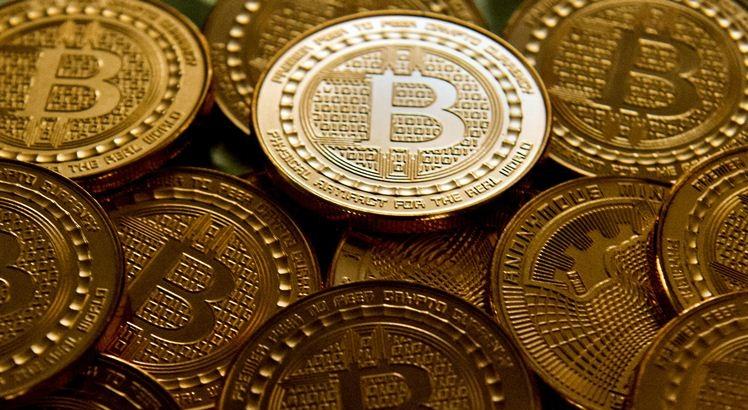 Bitcoin pode chegar até US$ 100 mil no final de 2024, segundo banco Standard Chartered
