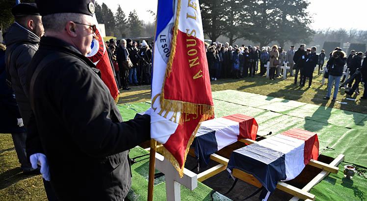 Funeral dos soldados franceses da Primeira Guerra Mundial. (AFP PHOTO / JEAN-CHRISTOPHE VERHAEGEN)