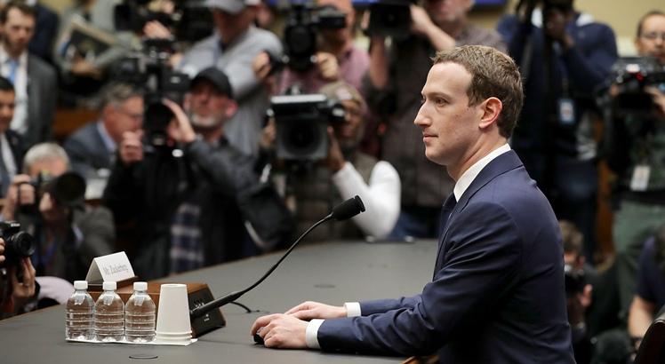 O fundador e CEO do Facebook, Mark Zuckerberg, durante depoimento no Comitê de Energia e Comércio da Câmara dos Representantes dos Estados Unidos (Chip Somodevilla/Getty Images/AFP)