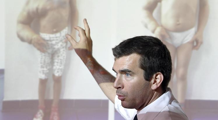 O médico e pesquisador Guillaume Canaud, do INSERM (AFP PHOTO / ALAIN JOCARD)
