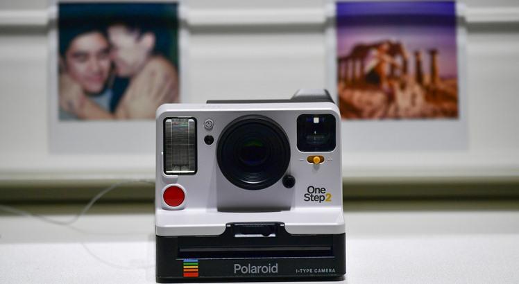 Câmera Polaroid no estande da empresa na IFA (AFP PHOTO / Tobias SCHWARZ)