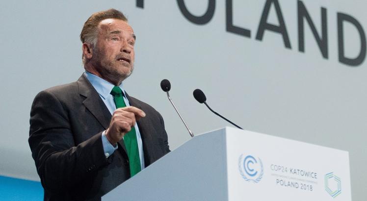 O ator e ex-governador da Califórnia, Arnold Schwarzenegger, em seu discurso na COP24, em Katowice, Polônia (Janek SKARZYNSKI / AFP)