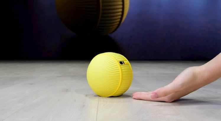 Ballie, robô em formato de bola da Samsung, controla aparelhos da casa — Foto: Divulgação/Samsung