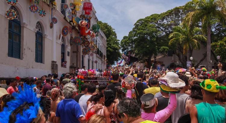 Os caminhos que levavam à Prefeitura de Olinda eram os mais lotados. Foto: Luiz Pessoa/NE10