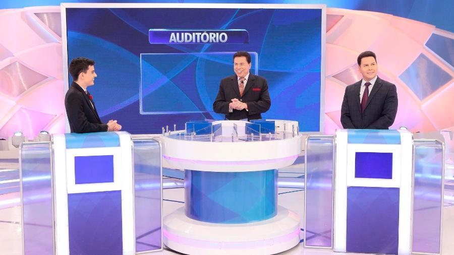 Dudu Camargo, Silvio Santos e Marcão do Povo no Jogo das Três Pistas (Imagem: Reprodução)