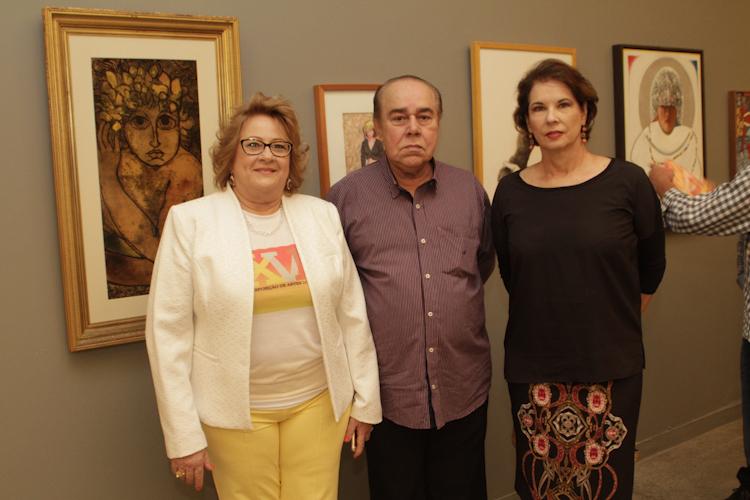 Silvia Rissin, com o curador Pedro Frederico e a diretora do Museu do Estado, Margot Monteiro no Salão de Artes do IMIP - Fotos: Dayvison Nunes / JC Imagem
