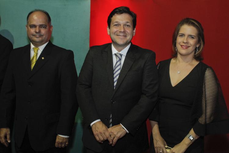O presidente do Gabinete Português de Leitura, Celso Gaspar, com o prefeito Gerldo Julio e 