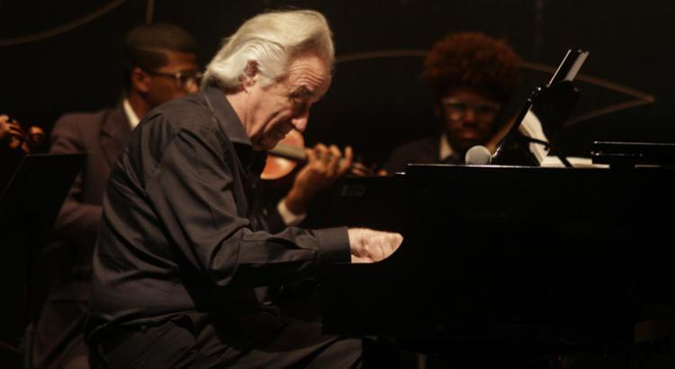O pianista e maestro João Carlos Martins - Foto: Dayvison Nunes/JC Imagem