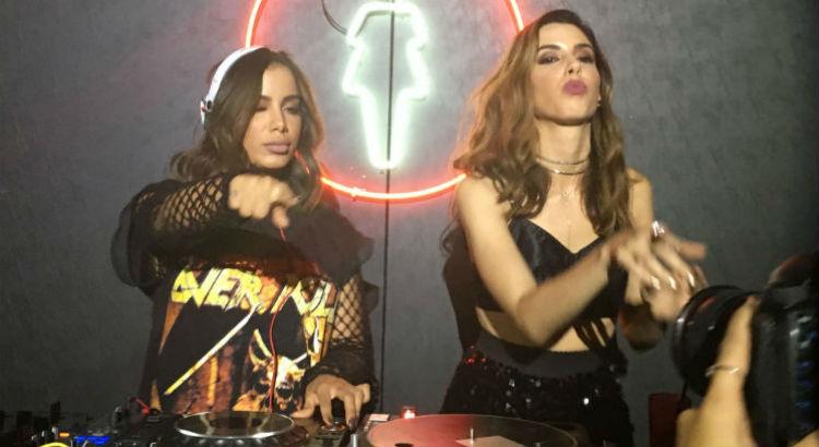 Camila Coutinho convidou Anitta para discotecar na sua festa