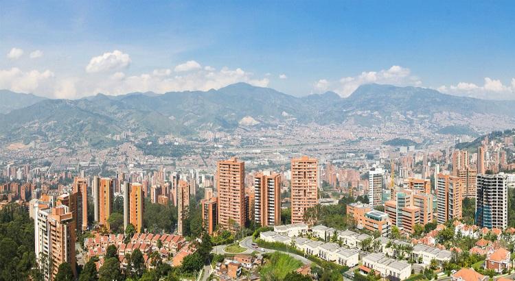 Medellín é conhecida como "cidade da eterna primavera", devido à temperatura agradável, e é premida internacionalmente pela transformação urbana, após os anos duros do narcotráfico; é uma cidade que deixa experiências marcantes em quem visita - Foto: Divulgação