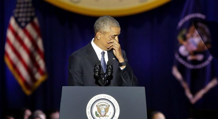 Barack Obama chora ao falar da família em seu discurso de despedida - Foto: AFP