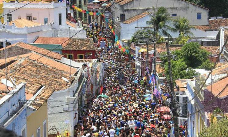 Multidão acompanhou a Pitombeira dos Quatro Cantos, em Olinda. Foto: Bobby Fabisack