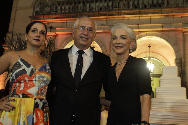 Letícia, Alexandre e Luiza Lemos: anfitriões da noite
Dayvison Nunes / JC Imagem