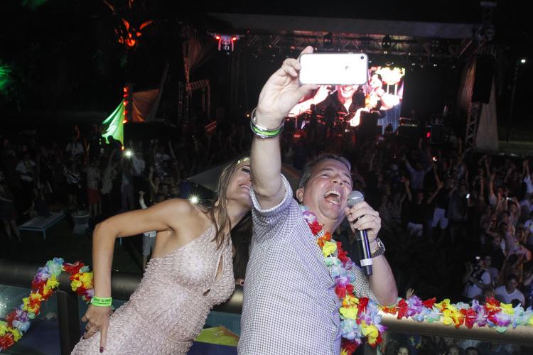 Na hora do selfie: Márcia e Fabio Casanova receberam no Paiva Dayvison Nunes / JC Imagem