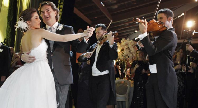 Ticiana Vilas Boas e Joesley Batista dançando a valsa do casamento - Foto: Manuela Scarpa/reprodução