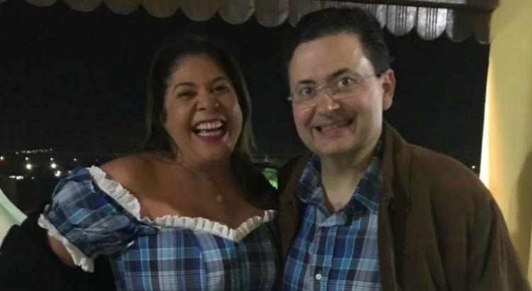 Antônio Campos ao lado da noiva Luciana Hazin - Fotos: cortesia