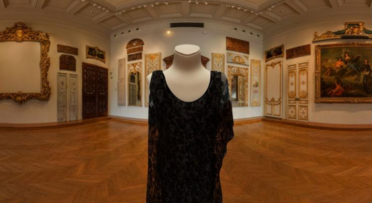 Vestido preto Chanel do Musée des arts décoratifs de Paris visto em uma imagem panorâmica de vídeo 360° /Foto: Reprodução