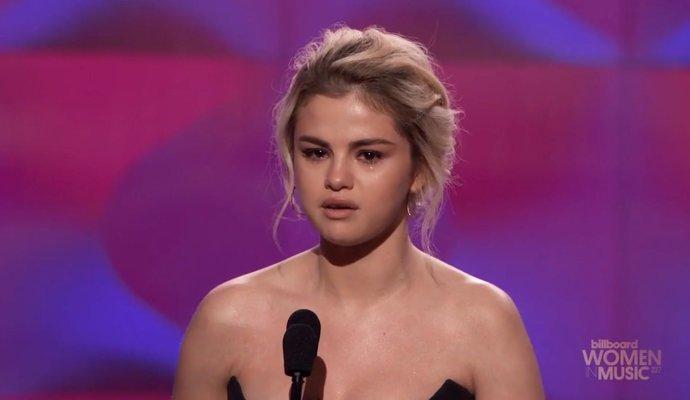 Selena Gomez faz discurso emocionante no Billboard Woman In Music 2017 (Foto: Reprodução/ YouTube)