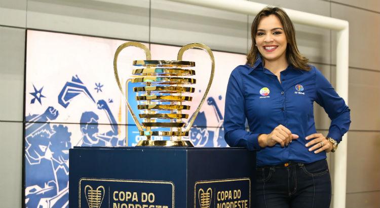 Lorena, a apresentadora e coordenadora da Copa do Nordeste. Foto Sérgio Bernardo/JC Imagem 