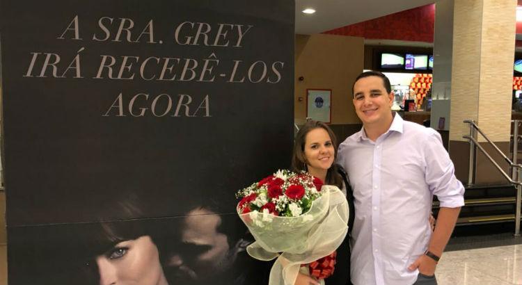 Adriana Rodrigues e Douglas Vinícius oficializaram a relação em sessão de cinema - Crédito: Divulgação