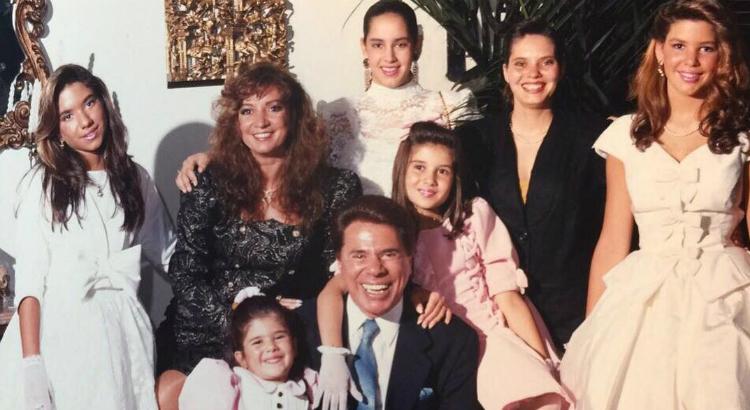 Sílvio Santos rodeado pela família, em foto rara - Foto: reprodução do Instagram