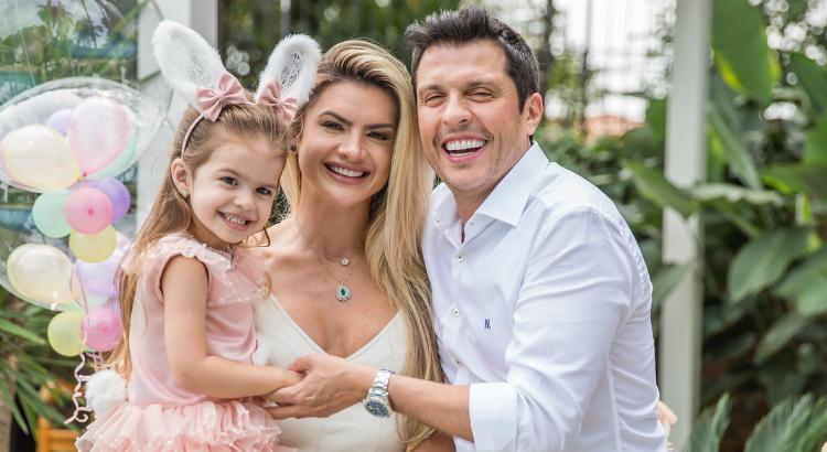 Valentina com os pais, Mirela Santos e Ceará - Foto: reprodução do Instagram