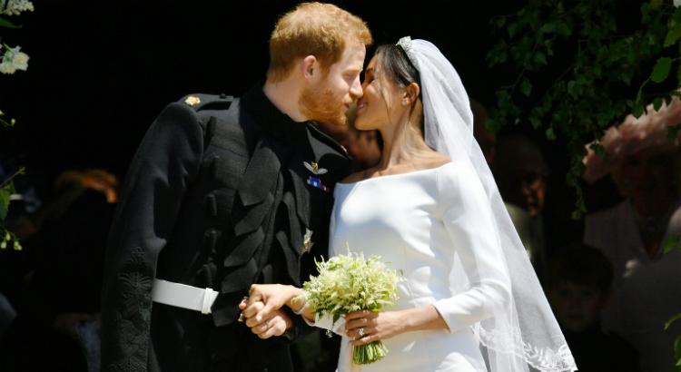 Beijo de Harry e Meghan Markle após o casamento (Imagem: Ben Birchall / POOL / AFP)
