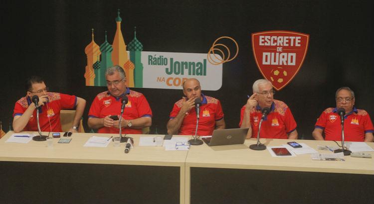 Anúncio da convocação da Seleção Brasileira, comentada pelo Escrete de Ouro da Rádio Jornal. Crédito: Dayvison Nunes / JC Imagem
