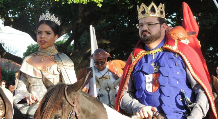 Rainha Julia Menezes e Rei Anderson Maia na 26ª Cavalgada à Pedra do Reino (Imagem: Divulgação)