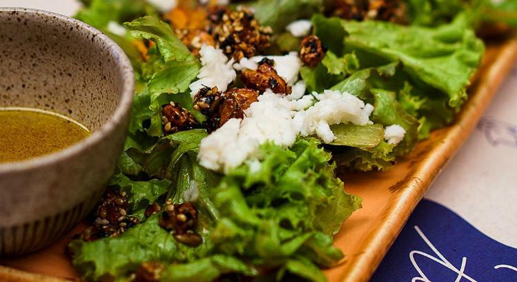 Salada de Folhas com Nuts Caramelizados, do Manu Tenório Café - Foto: reprodução do Instagram