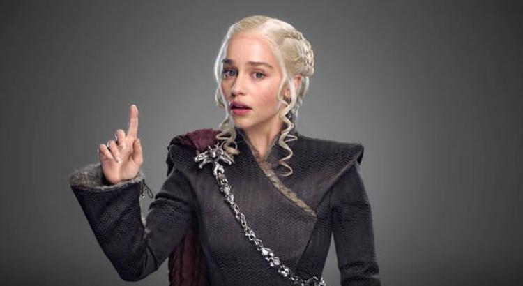 Emilia Clarke como Daenerys Targaryen de Game of Thrones (Imagem: Reprodução)
