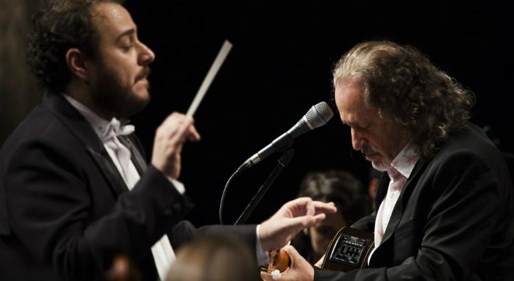 O maestro Rodrigo Toffolo e Alceu Valença, em "Valencianas" - Foto: Naty Torres / Divulgação