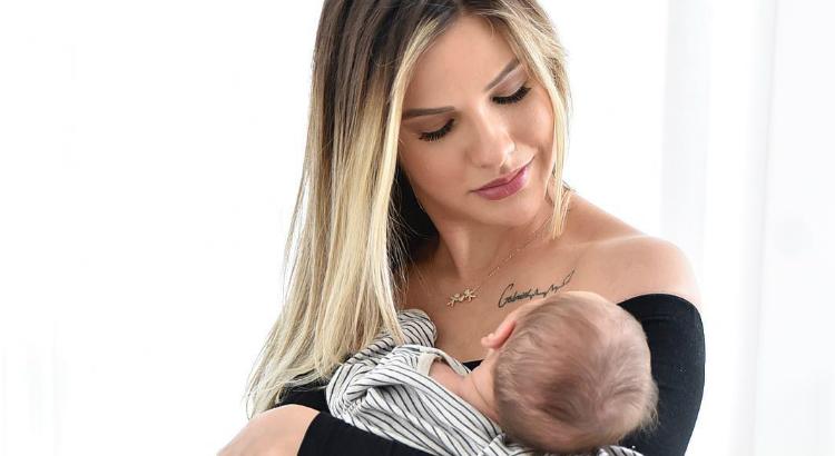 Andressa Suita e o recém-nascido Samuel.
Foto: Reprodução/Instagram