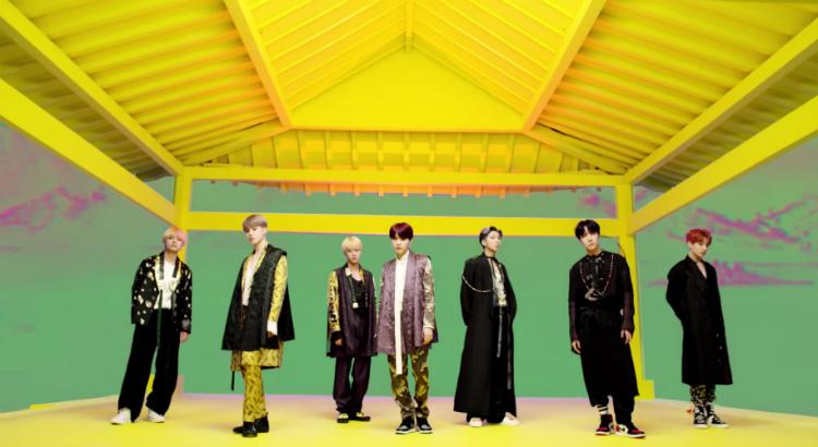Grupo BTS  no clipe de Idol (Imagem: Reprodução)