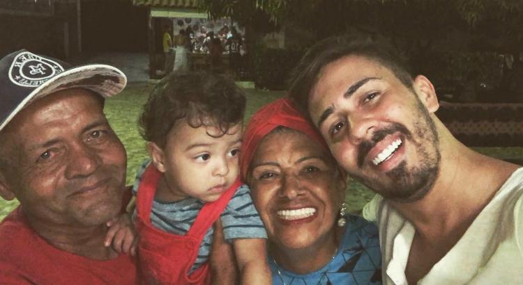 Carlinhos Maia exibe casa nova ao lado dos pais.
Foto: Reprodução/Instagram