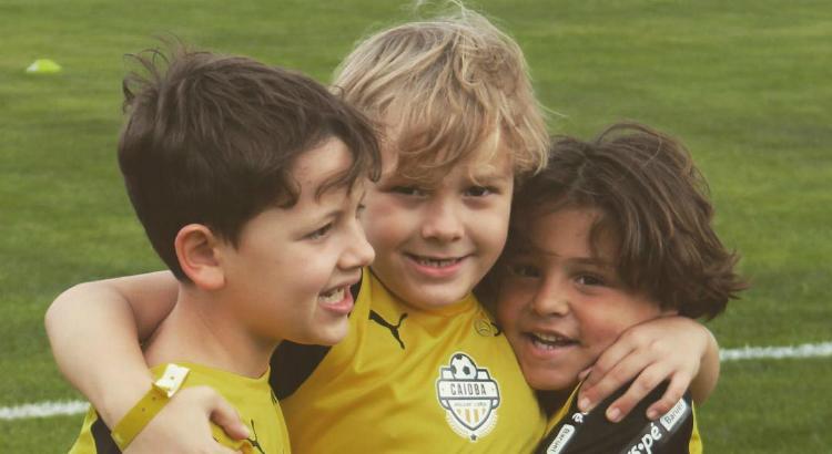 Davi Lucca e colegas em campeonato de futebol infantil (Imagem: Reprodução)